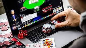 BM390 အက်ပ် Android iOS Myanmar ကစားသမား မိုဘိုင်းဖုန်းဖြင့် Live Casino နှင့် Sportsbook ကစားနေသော မြင်ကွင်း